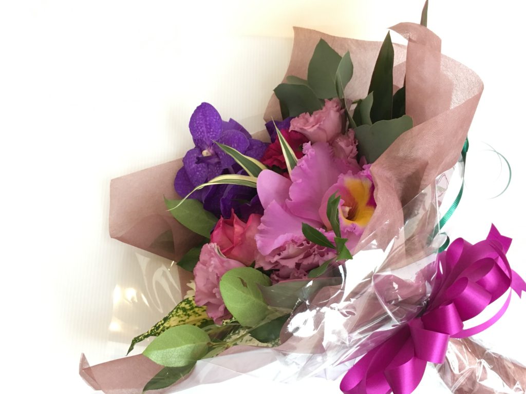花束とブーケの違いは何ですか？ 大阪府豊中市の花屋「花の部屋」