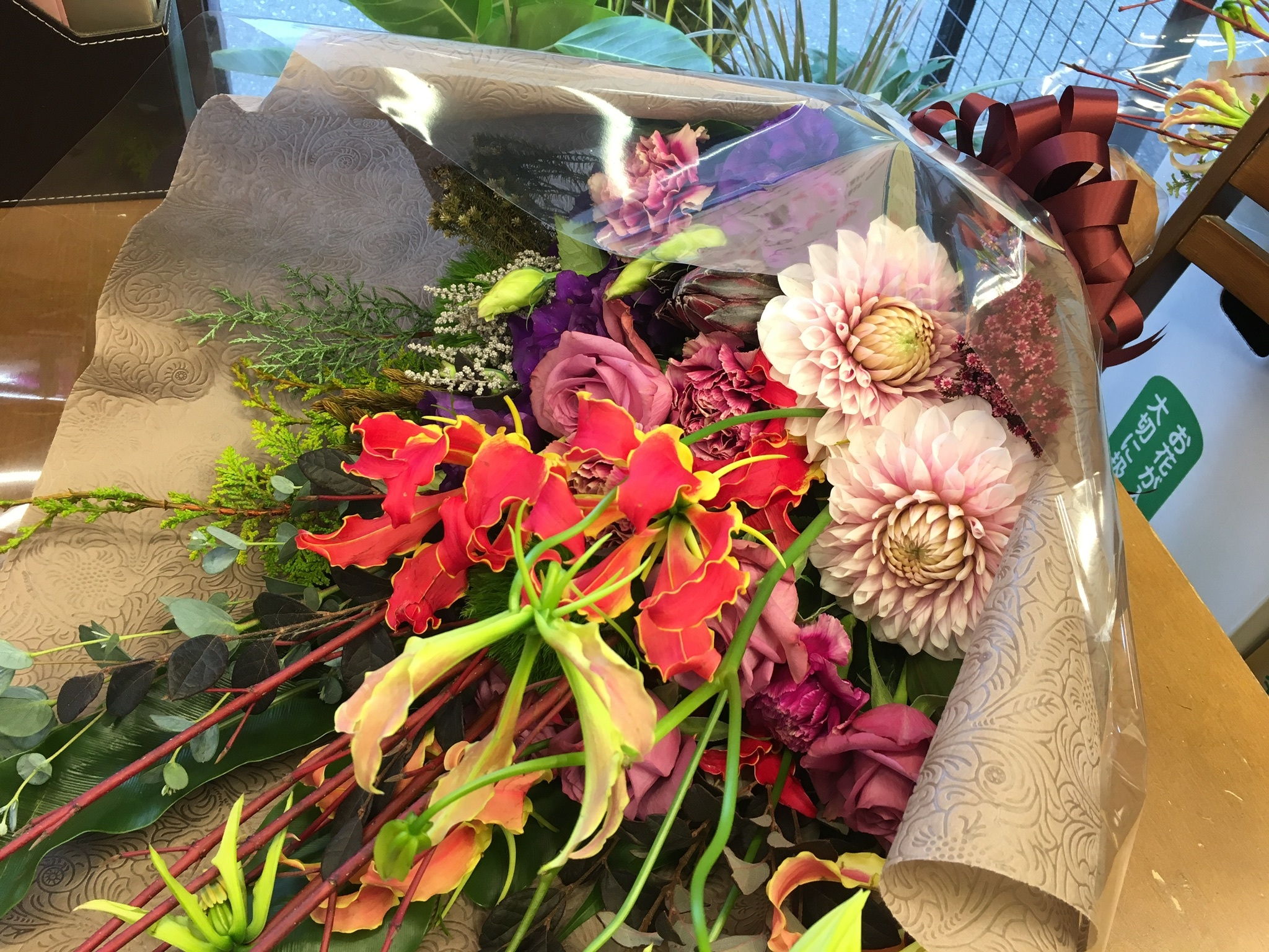 12月 花束を贈呈するイベントが続々 大阪府豊中市の花屋 花の部屋